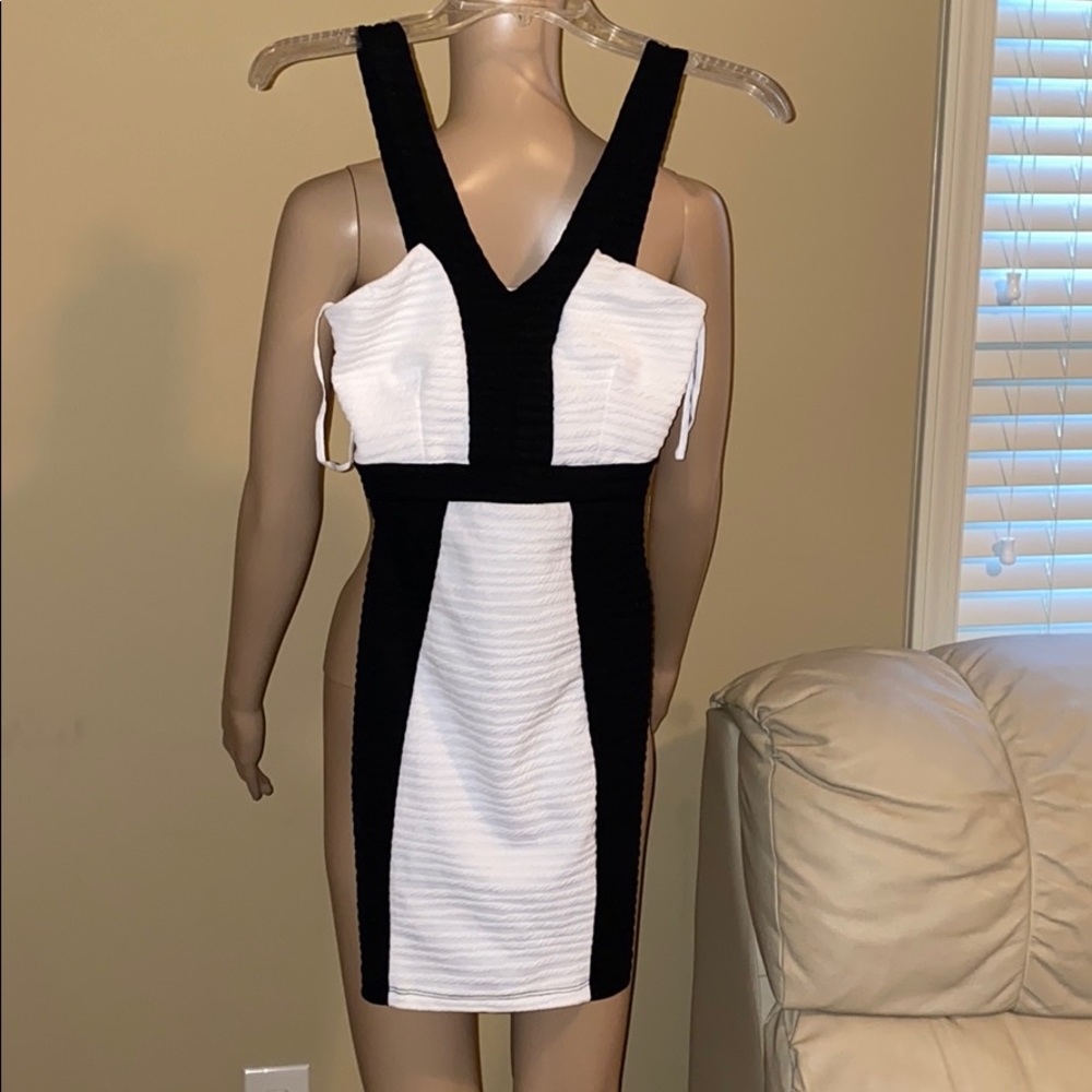 Black and White Mini Dress 🖤🤍